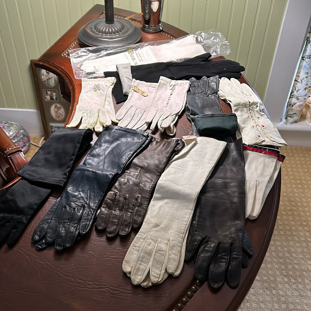 13 assorted vintage gloves! A few children’s white gloves and size 6 - 7 1/2.